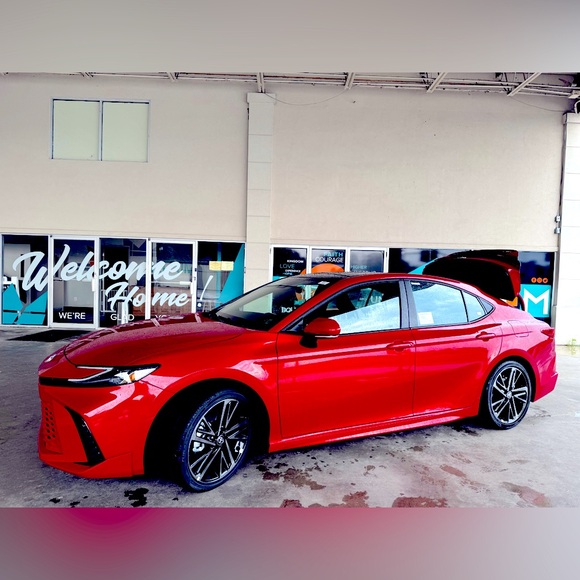 🥳LIFE IS A PARTY; DRESS LIKE IT🥳 - Picture 1 of 1